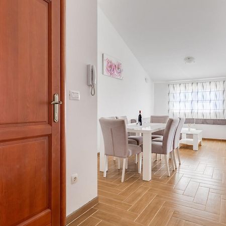 Apartmani Pocrnic Pakoštane Exteriér fotografie