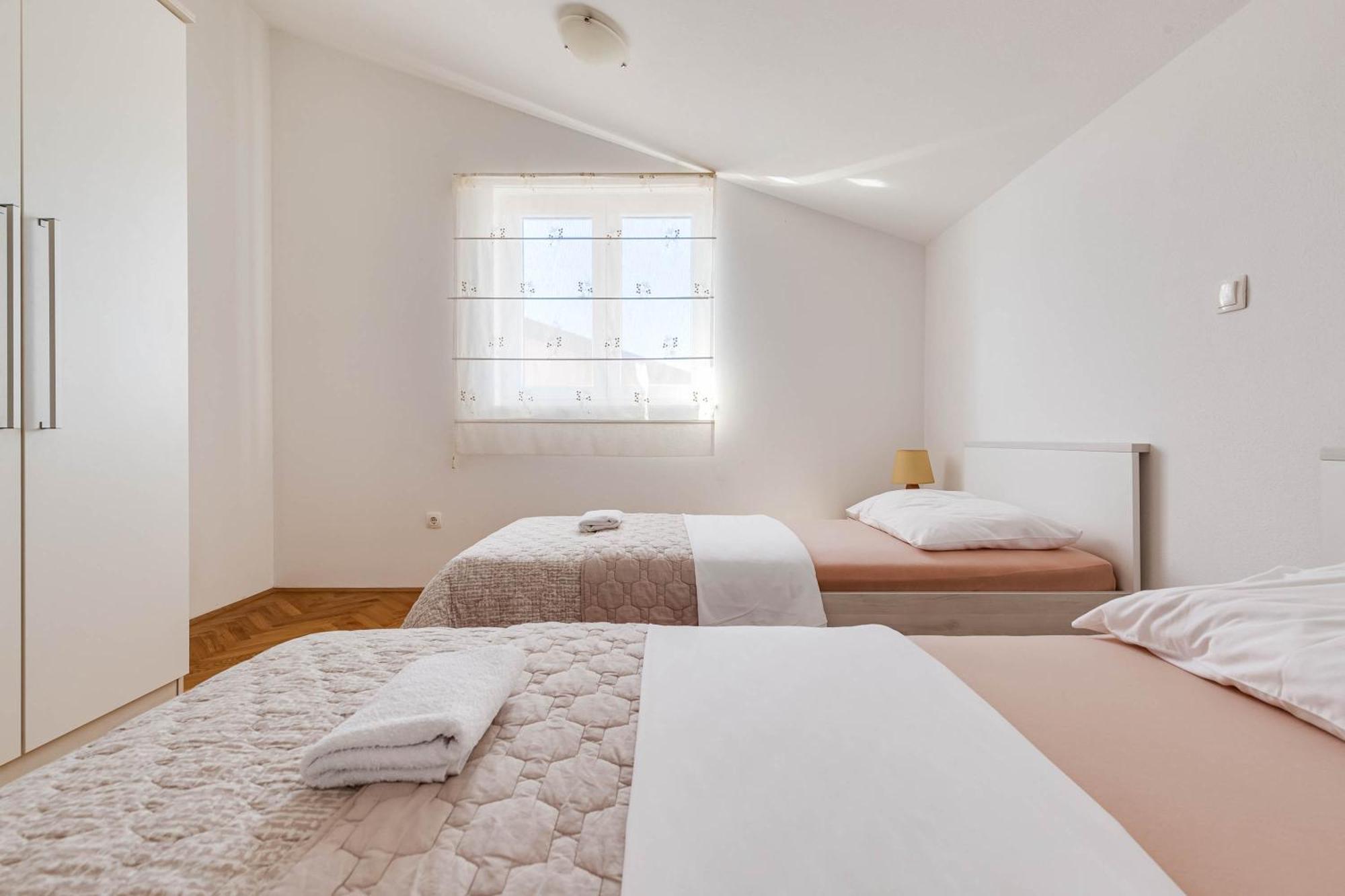 Apartmani Pocrnic Pakoštane Exteriér fotografie