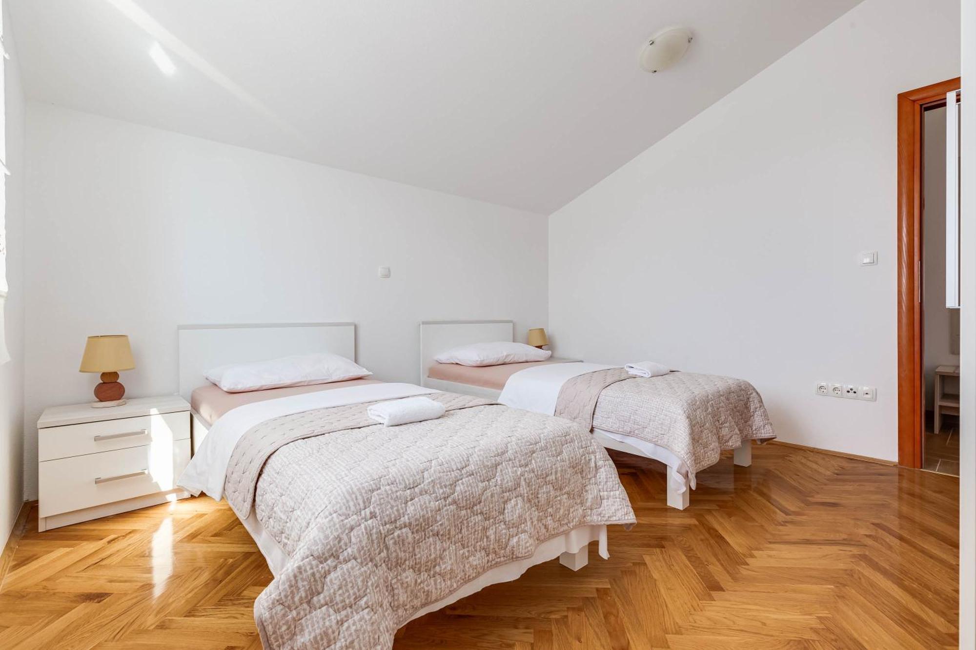 Apartmani Pocrnic Pakoštane Exteriér fotografie